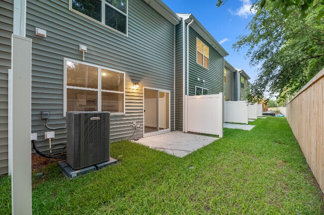 Building Photo - 904 Scarlett Maple St