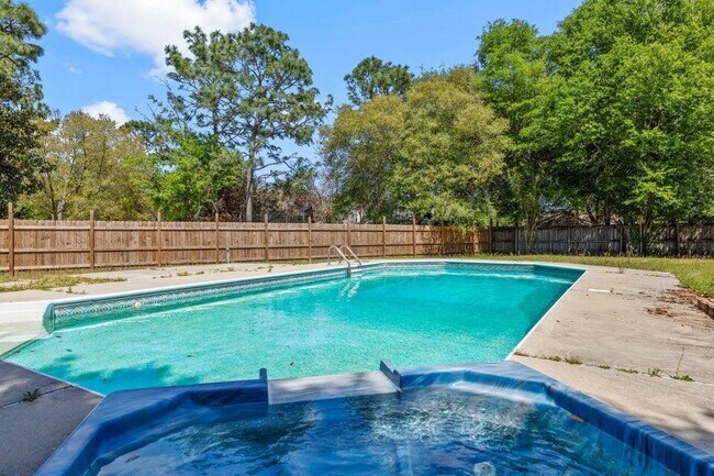 Building Photo - 425 Whirlaway Ct