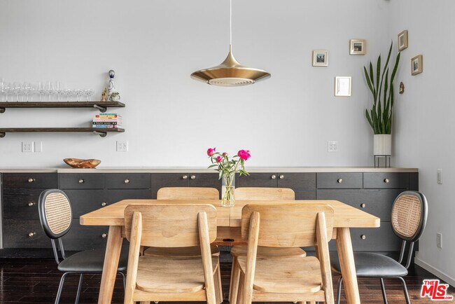 Building Photo - 2300 Ronda Vista Dr