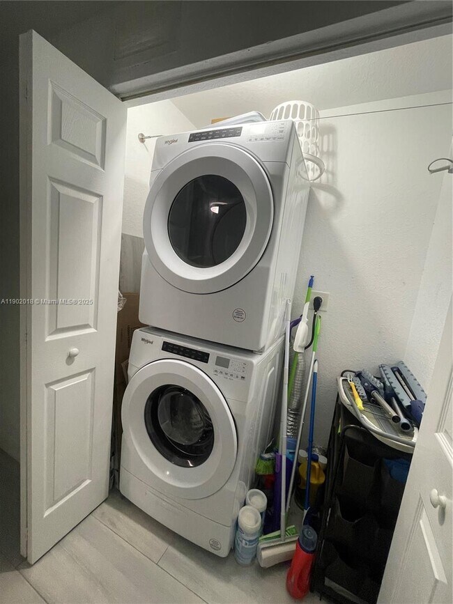 Building Photo - 11605 NW 89th St