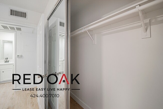 Building Photo - 4651 Cahuenga Blvd