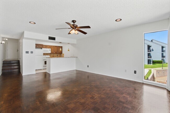 Building Photo - 12500 Melville Dr