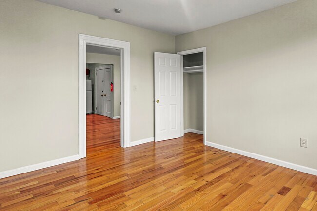 Building Photo - 117-119 Parkview