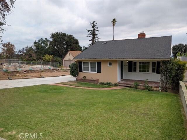 Building Photo - 1108 E Altadena Dr