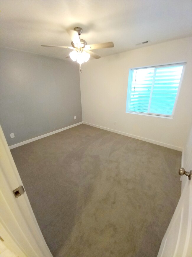 Building Photo - 10674 S Lamond Dr