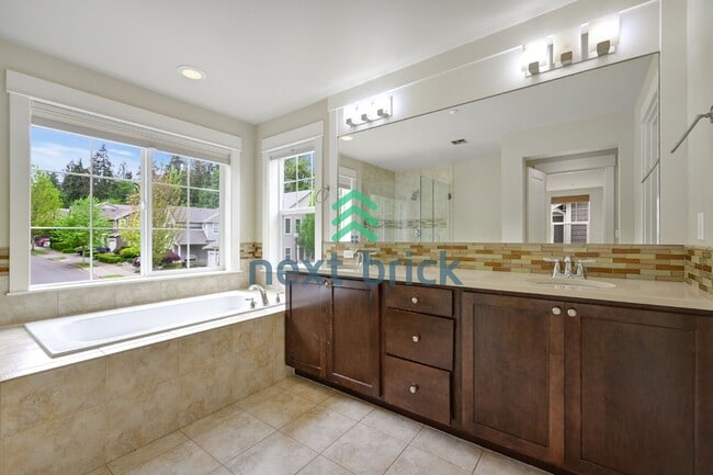 Building Photo - "Charming 4-Bedroom Retreat in Redmond: Spacious 2,540 Sq Ft Home with 2.5 Baths!"
