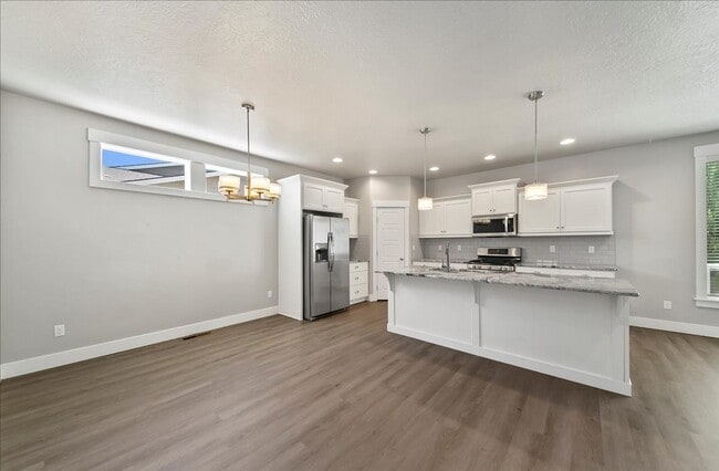Building Photo - Eagle Townhome with Upscale Finishes!