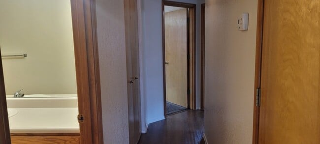 Building Photo - 2210 SW Bridge St