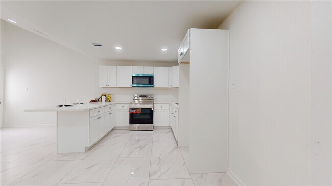 Building Photo - 7415 Alcomita Dr