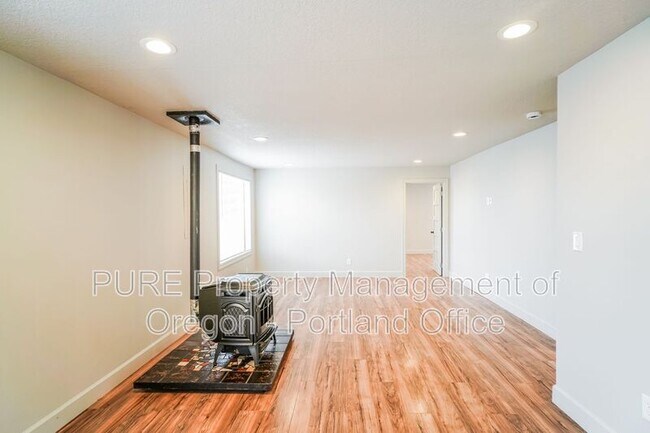 Building Photo - 32125 SE Hinman Ave