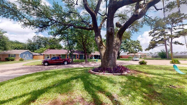 Building Photo - 3011 Larknolls Ln
