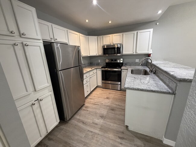 Building Photo - 2201 N Comanche Dr
