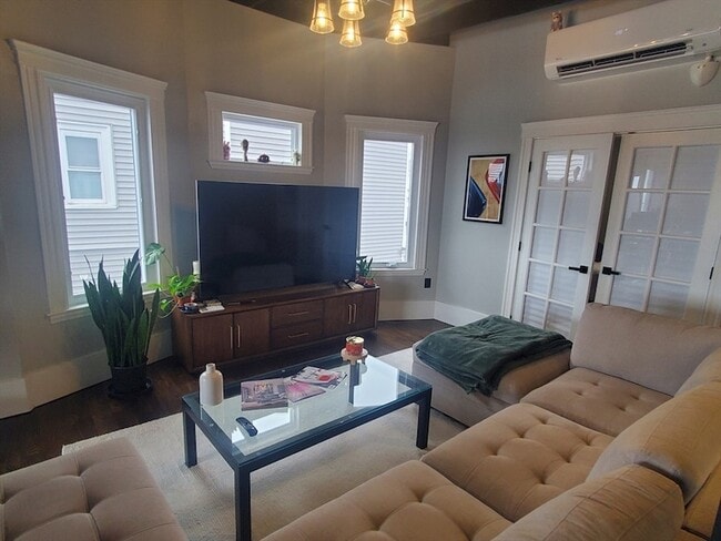 Building Photo - 56 Percival St