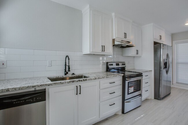 Building Photo - Pre Leasing for Fall 2026! 3/2 in Tech Terrace