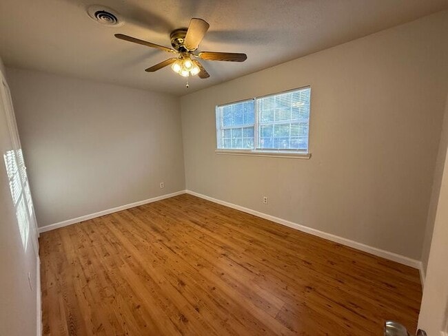 Building Photo - Gulf Breeze - 3 bedroom, 2 bathroom