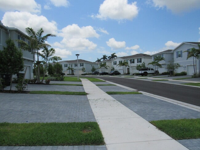 Building Photo - 4332 Pond Lily Ln