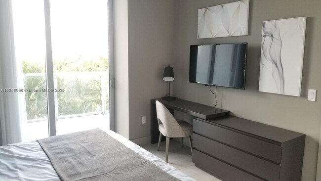 Building Photo - 4010 S Ocean Dr