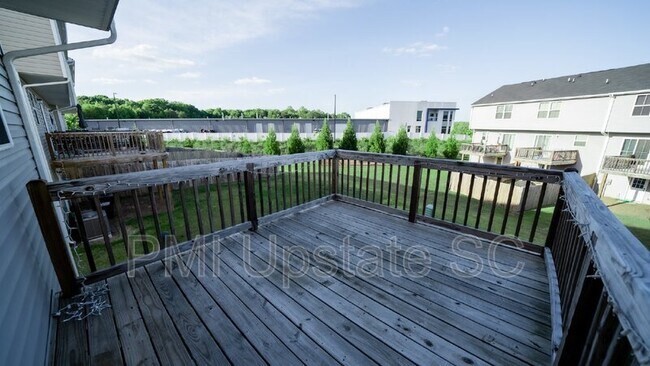 Building Photo - 226 Coldwater Creek Ct