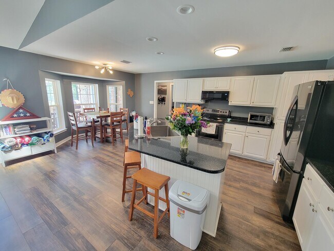 Building Photo - 3902 India Cove