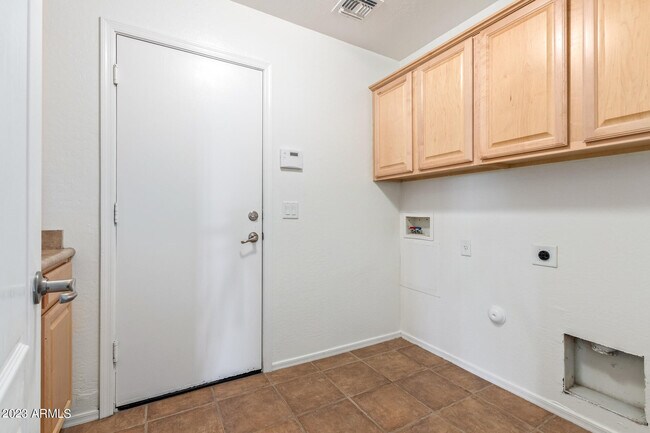 Building Photo - 21708 W Sonora St