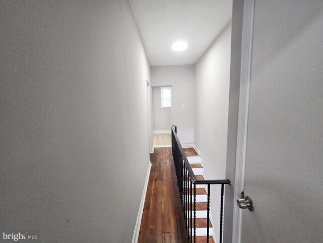 Building Photo - 1910 Sigel St