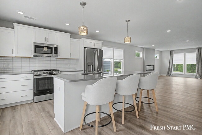 Building Photo - 3-Bed with 2.5 Baths in Rockford's Serene Setting with Fenced in Yard