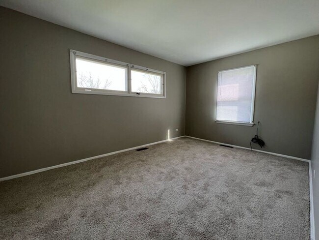 Building Photo - 3 Bedroom Home in Wheaton