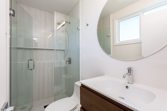 Building Photo - Contemporary Birdland Residence