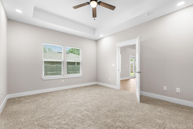 Building Photo - 5 Romana Ln