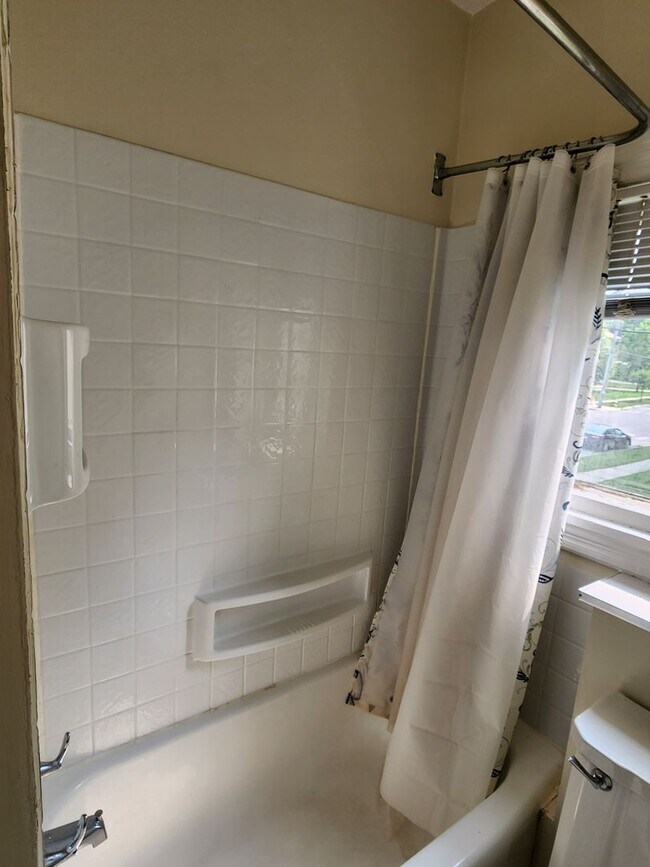 Building Photo - 14 S 3rd St E