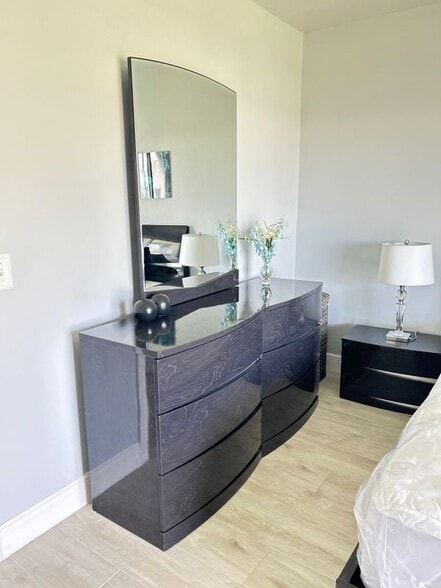 Building Photo - 107 Kent St