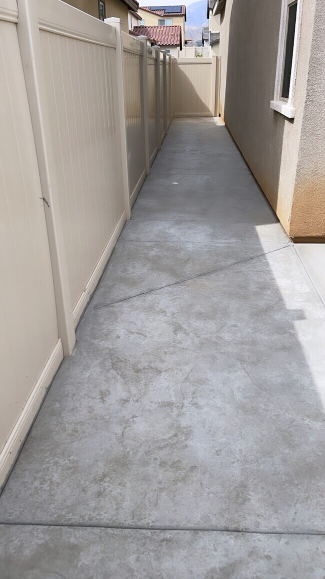 Building Photo - 6032 Mariposa Dr