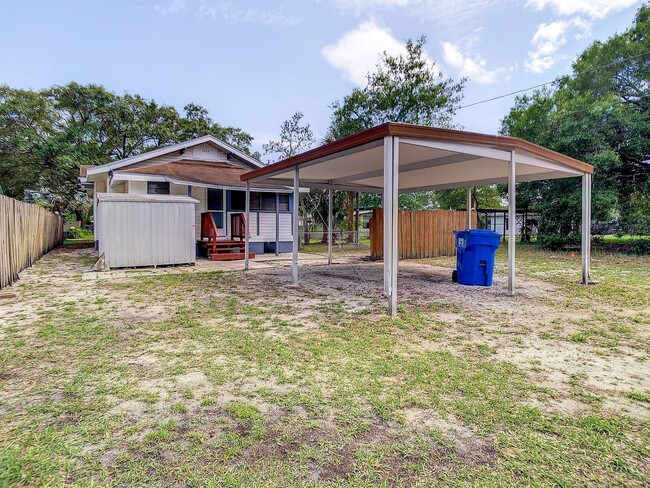 Building Photo - Available Now! Great Magnolia Heights Bung...