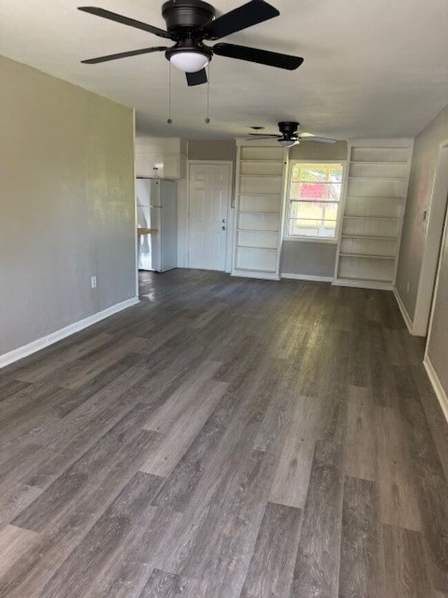 Building Photo - 1415 Mockingbird Ln