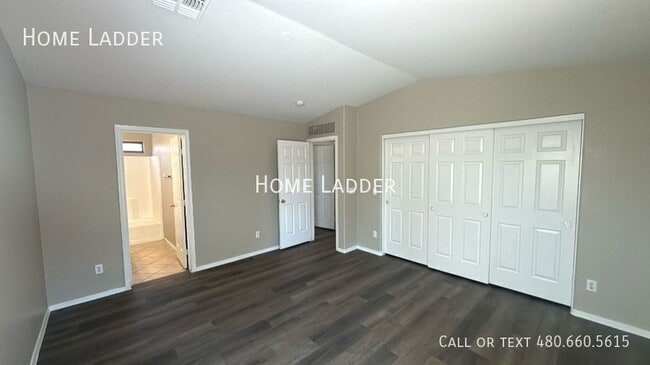Building Photo - 10805 W Wilshire Dr