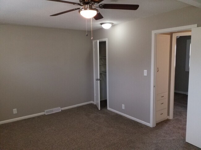 Building Photo - AVAILABLE NOW! Liberty Home 3 Bed 2 Bath 2...