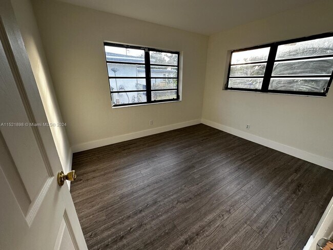 Building Photo - 2021 NW 12th Ave
