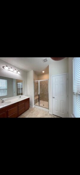 Building Photo - 28519 Willow Orchard Ln