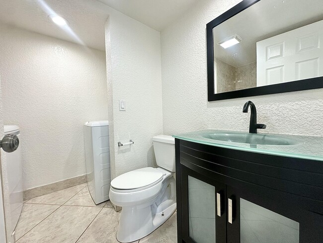 Building Photo - 208 Lake Arbor Dr