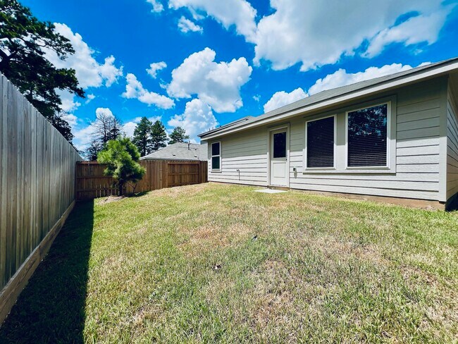 Building Photo - 3014 Mallorca Dr