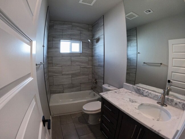 Building Photo - 3729 Santa Clarita Ave