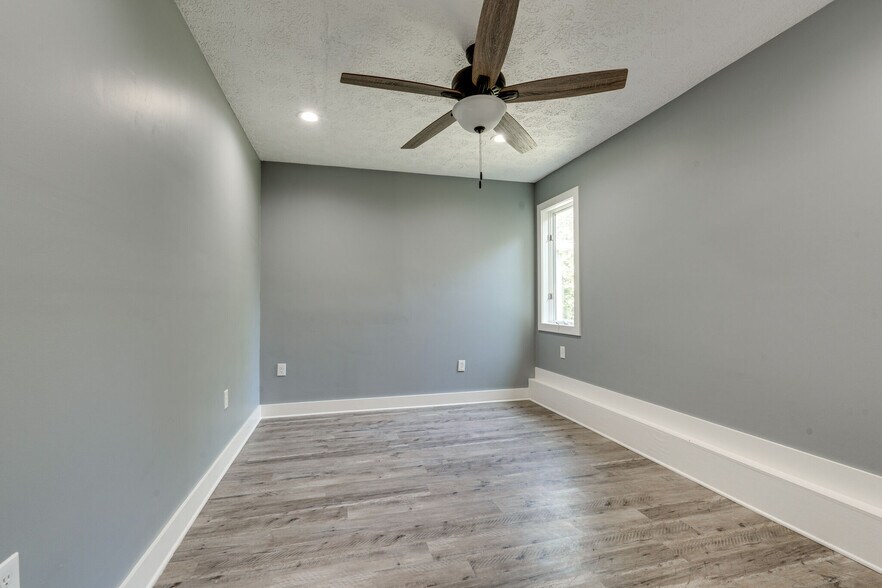 Building Photo - 279 Stones River Rd