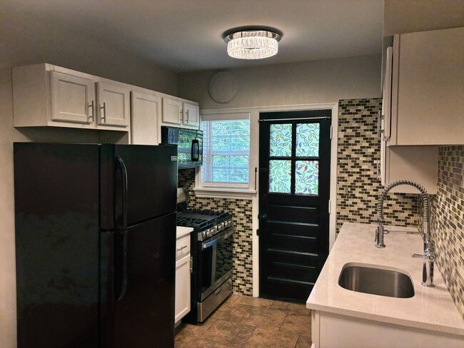 Primary Photo - One-Bedroom Apartment in Dogtown*In-Unit Washer & Dryer*Walkable Neighborhood