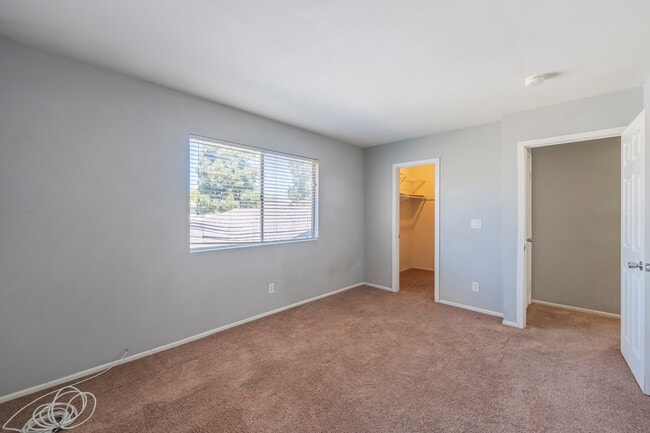 Building Photo - 2044 N Avenida Vista Del Monte