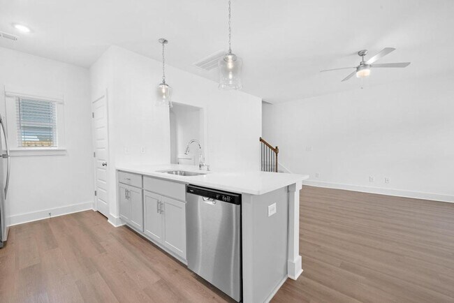 Building Photo - Spacious Home with Fenced Backyard!