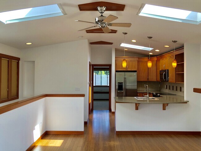 Building Photo - Bellevue Apartment
