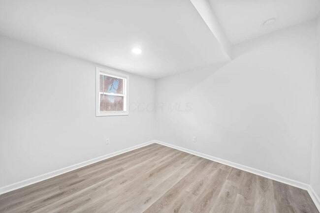 Building Photo - Fully Renovated 3BR/3BA Home with Quartz Finishes Near Easton - Move in Ready!