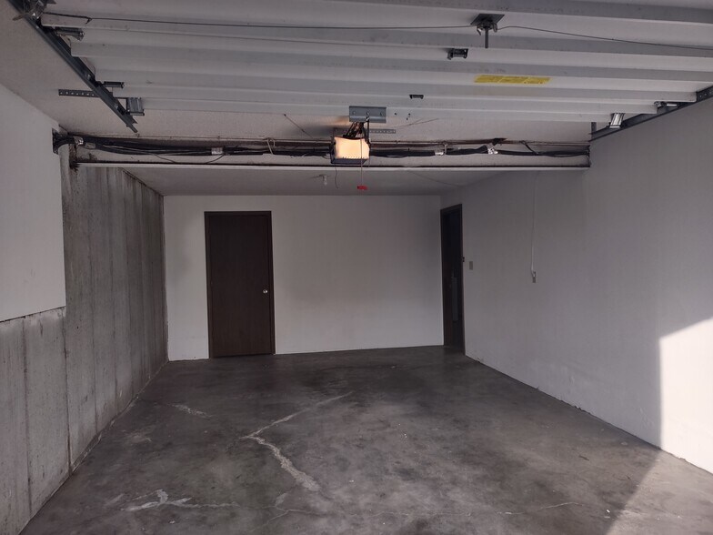 Garage - 332 Southampton Dr