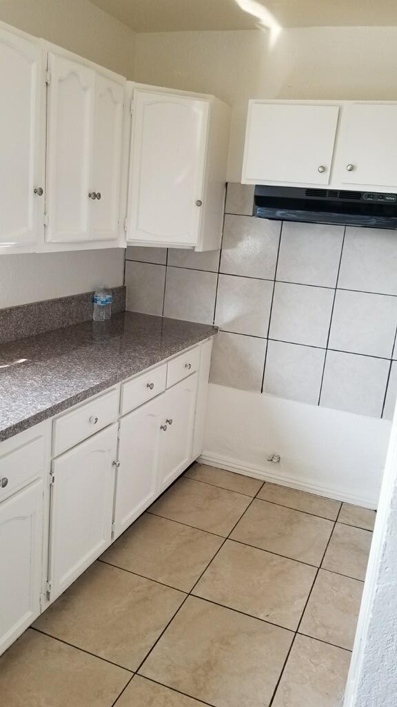 Building Photo - 10616 S Central Ave