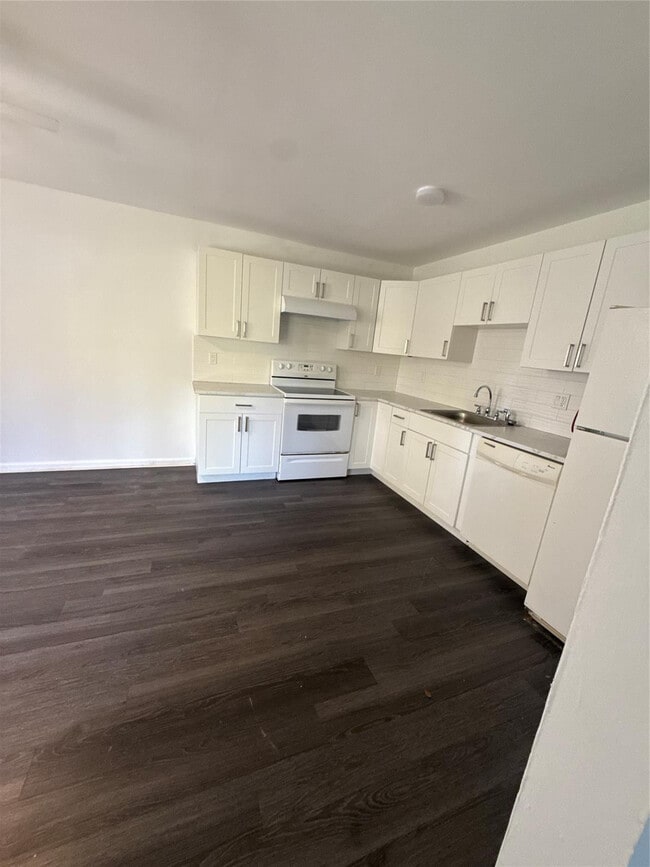 Building Photo - 115 San Remo Blvd